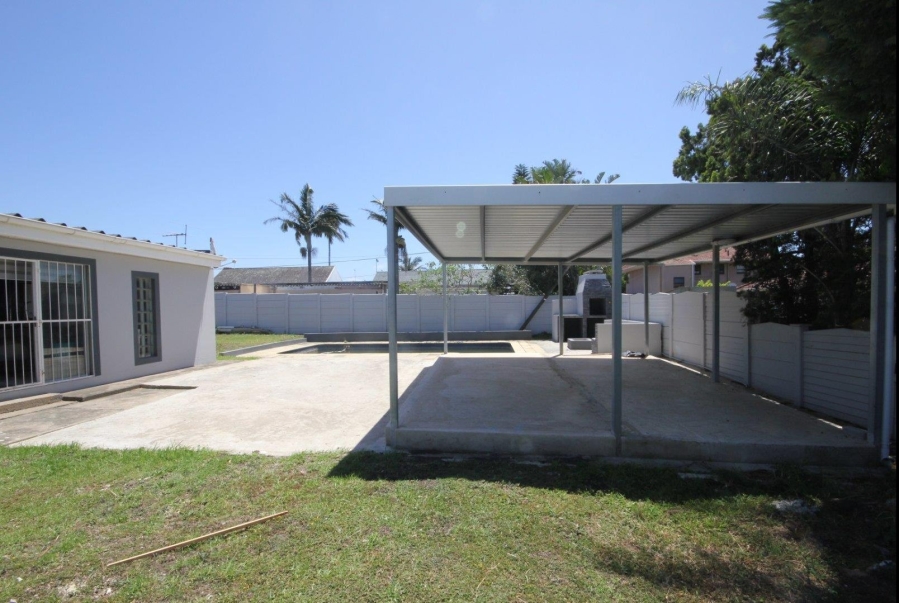 4 Bedroom Property for Sale in Sunnyridge Eastern Cape